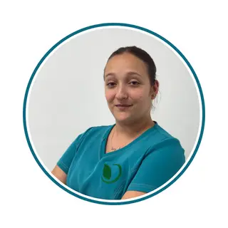 Marta Abenza - Higienista Bucodental Marta Abenza, higienista bucodental experta en limpiezas dentales profesionales avanzadas y prevención.