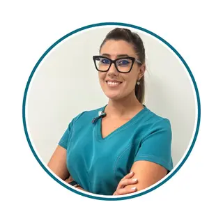Begoña Gomariz Gallego - Higienista Bucodental Begoña Gomariz Gallego, higienista bucodental experta en limpiezas dentales profesionales avanzadas y prevención.
